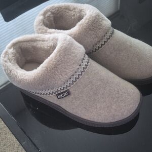 Muk Luks Women's Cozy Cream Slippers